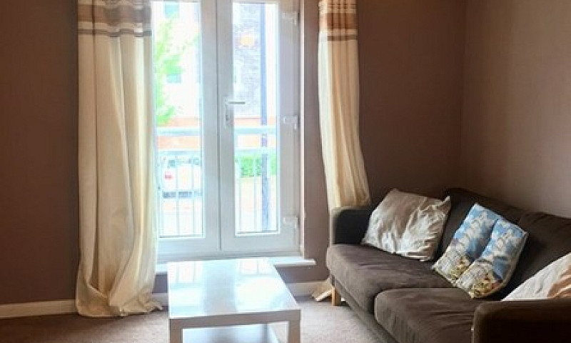 2 Bedroom Flat In Bu...