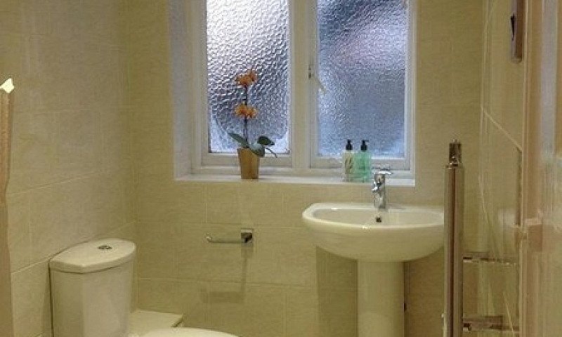 2 Bedroom Flat In Pa...