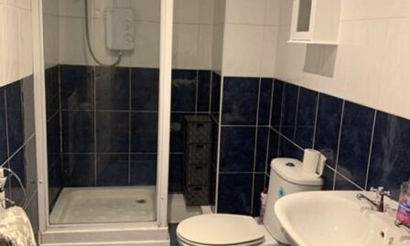 1 Bedroom In De Lacy...
