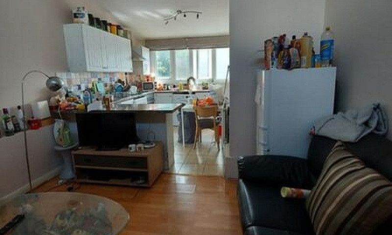 3 Bedroom Flat In Fi...