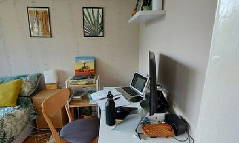 3 Bedroom Flat In Fi...