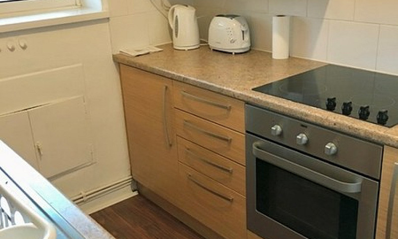 1 Bedroom In Colling...