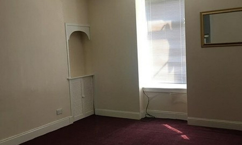 1 Bedroom Flat In Lo...
