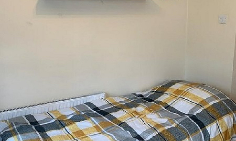 Studio Flat In Belmo...