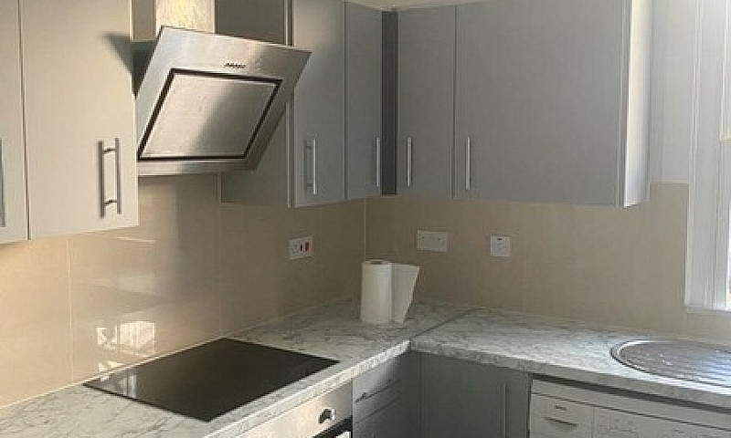 3 Bedroom Flat In Ch...
