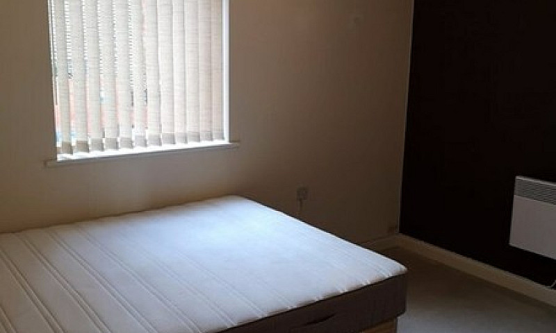 2 Bedroom Flat In Ci...