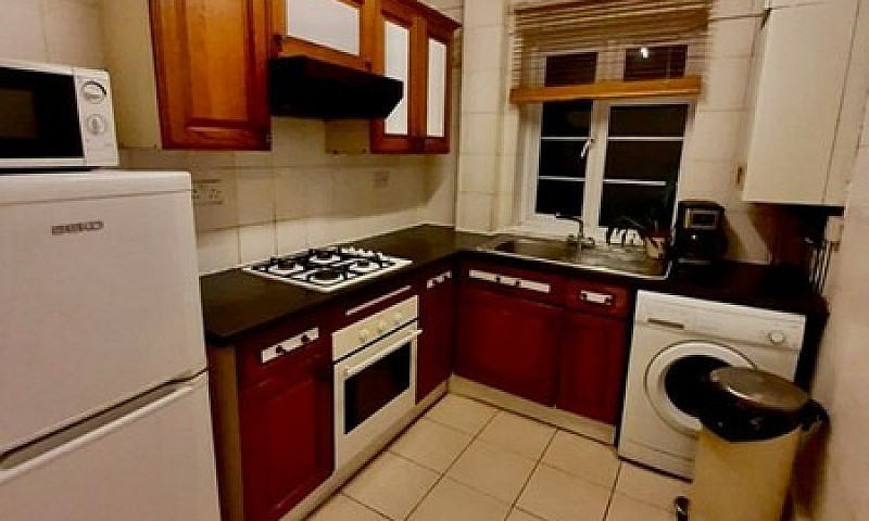 3 Bedroom Flat In Oa...