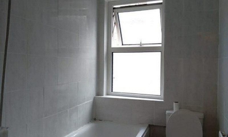 3 Bedroom Flat In Ad...