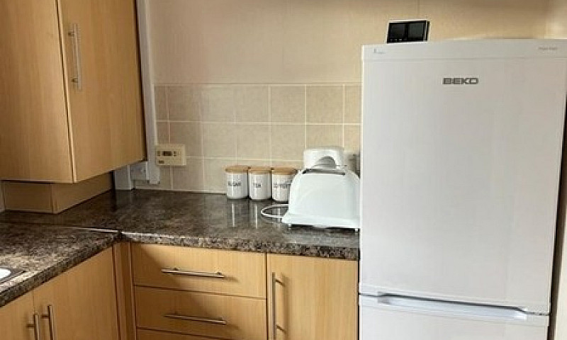1 Bedroom Flat In Go...