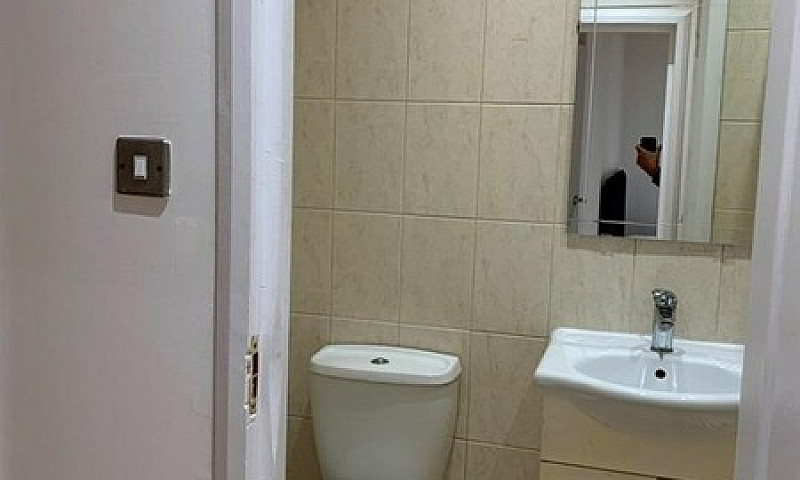 Studio Flat In Baron...