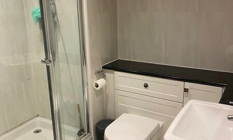 2 Bedroom Flat In Ba...