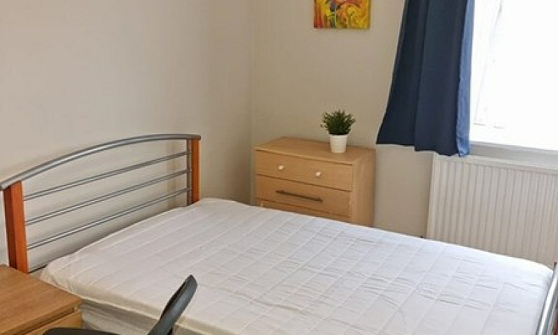3 Bedroom Flat In Wi...
