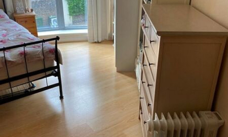 2 Bedroom Flat In Ba...
