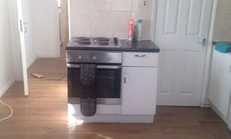 1 Bedroom Flat In Wa...