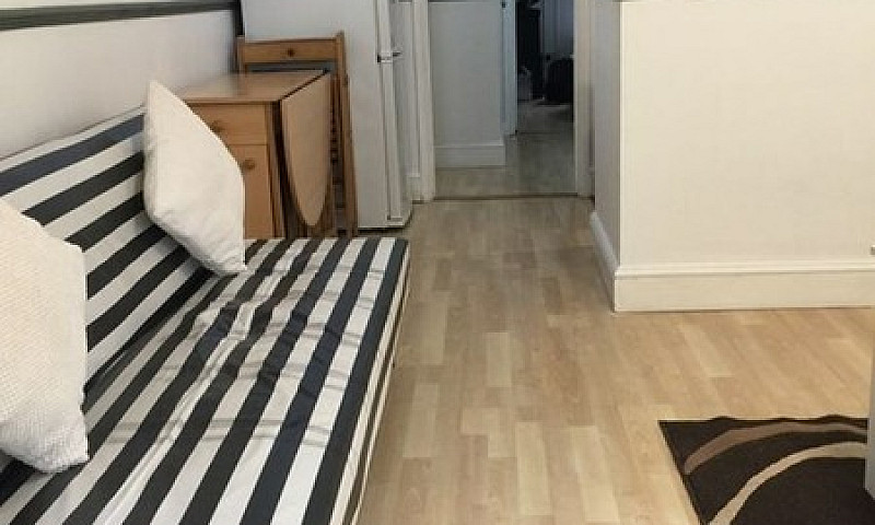 1 Bedroom Flat In Bu...