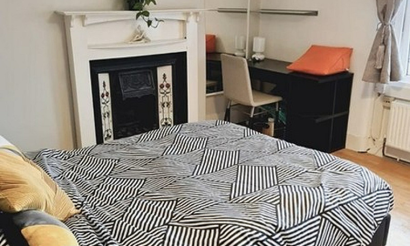 2 Bedroom Flat In Ol...