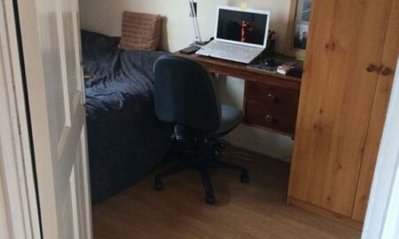 3 Bedroom Flat In Ru...