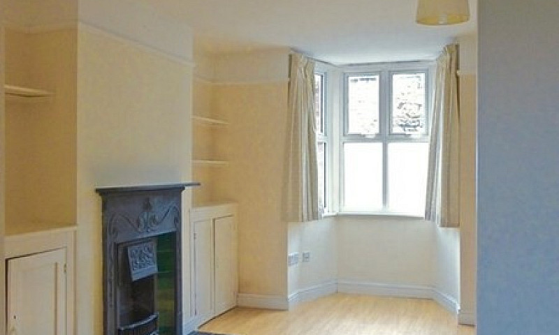 3 Bedroom House In T...