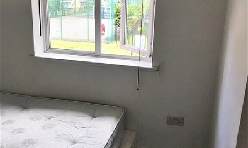 1 Bedroom In Trelawn...