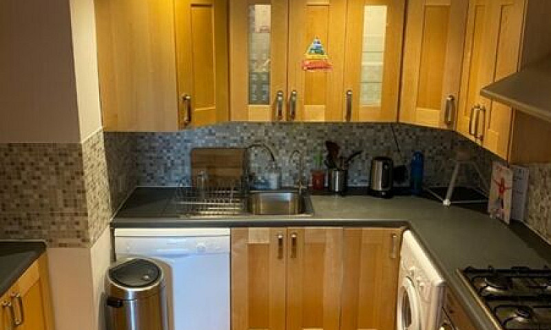 2 Bedroom Flat In Ca...