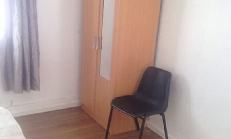 1 Bedroom Flat In Wa...