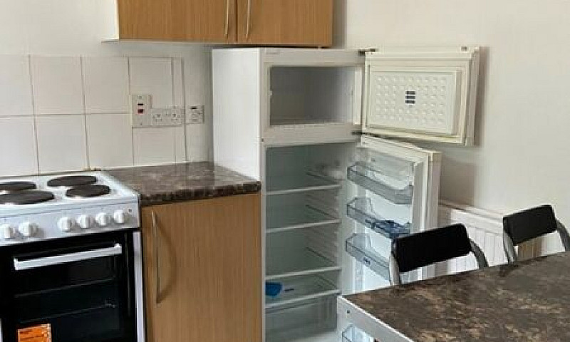 4 Bedroom Flat In Hi...