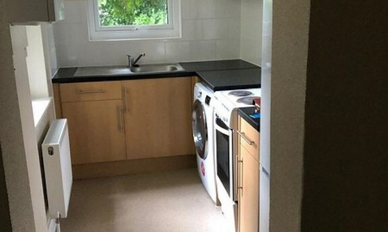 1 Bedroom Flat In Cl...