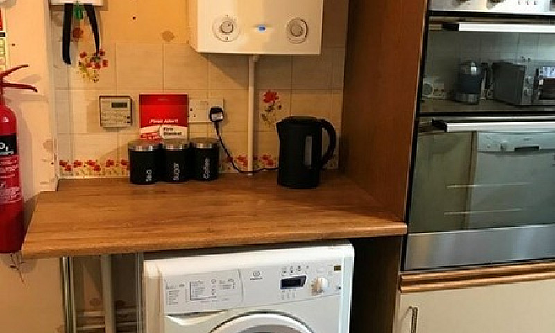 1 Bedroom In Turnpik...
