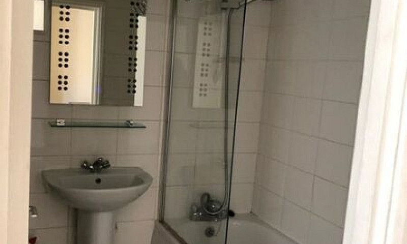 1 Bedroom Flat In Cl...