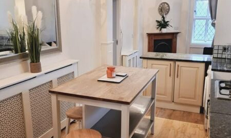 2 Bedroom Flat In Ol...