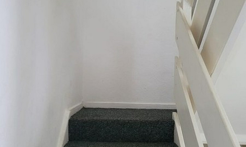 4 Bedroom House In W...