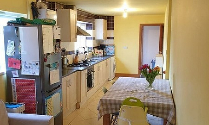 5 Bedroom House In H...
