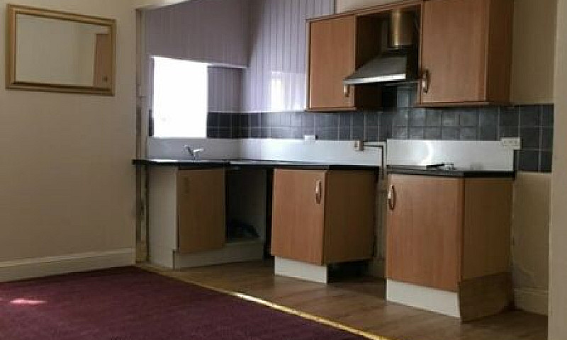 1 Bedroom Flat In Lo...