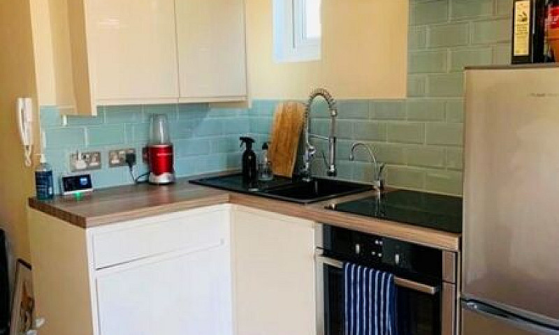 Studio Flat In Deron...