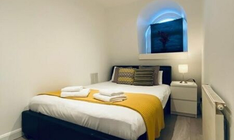 Studio Flat In Floor...