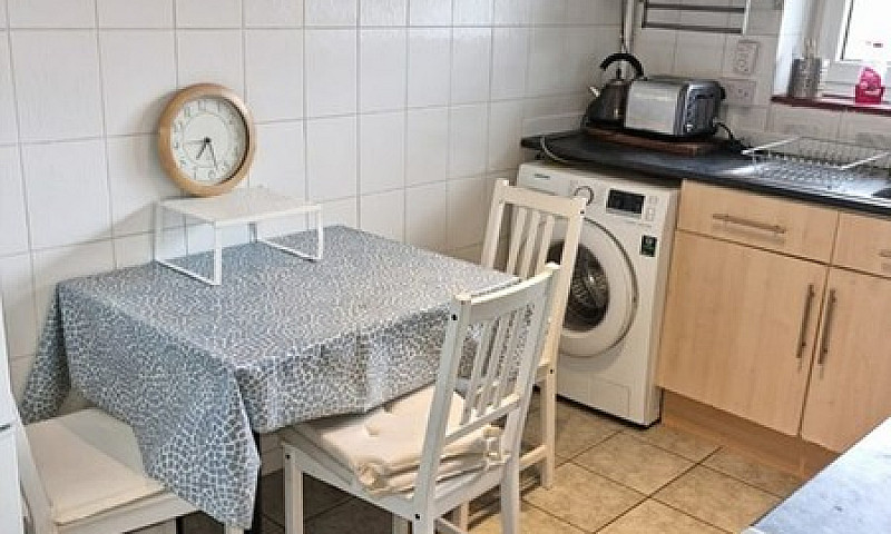 3 Bedroom Flat In Wi...
