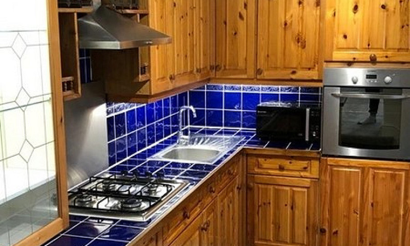 2 Bedroom Flat In Me...