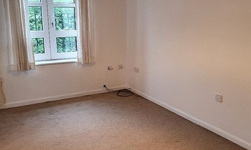 2 Bedroom Flat In Ha...