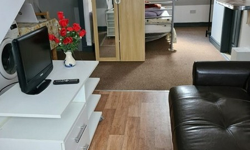 2 Bedroom Flat In Ni...
