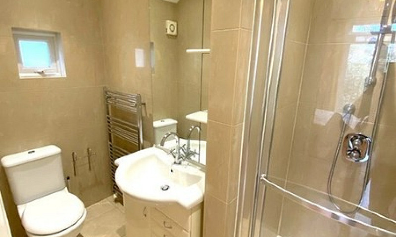 3 Bedroom Flat In We...