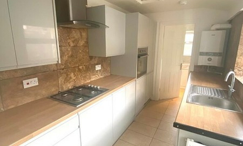3 Bedroom House In S...