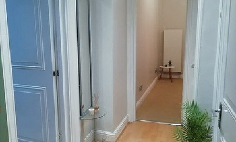 1 Bedroom Flat In La...