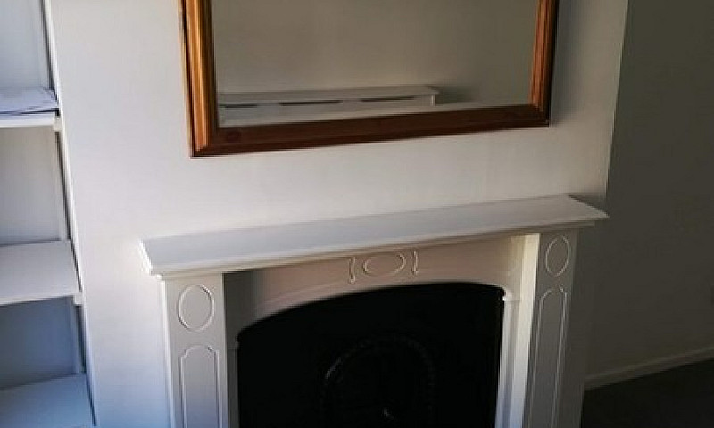 2 Bedroom House In H...