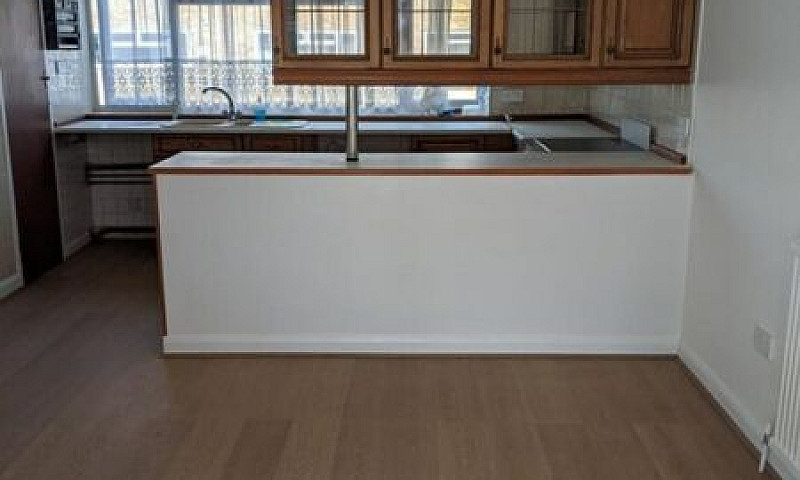 4 Bedroom House In R...