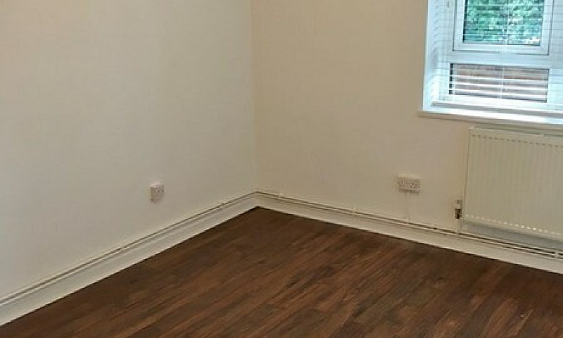 1 Bedroom In Colling...