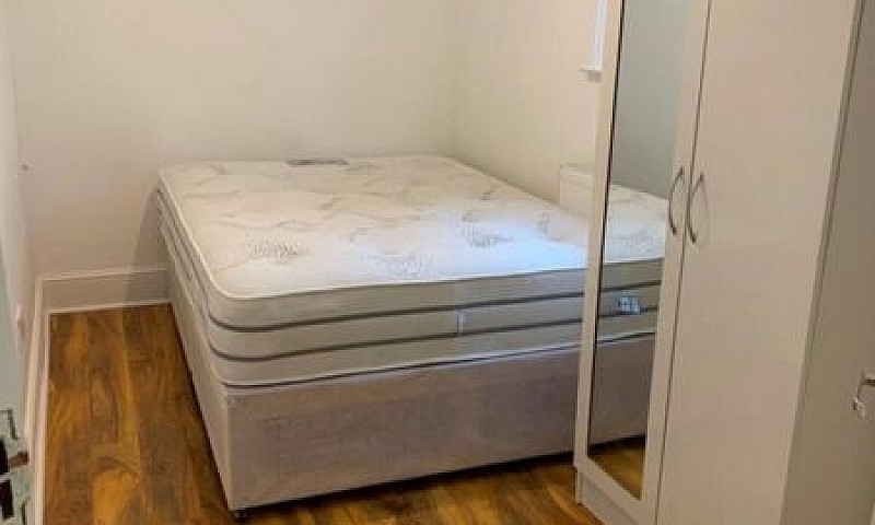2 Bedroom Flat In Ca...