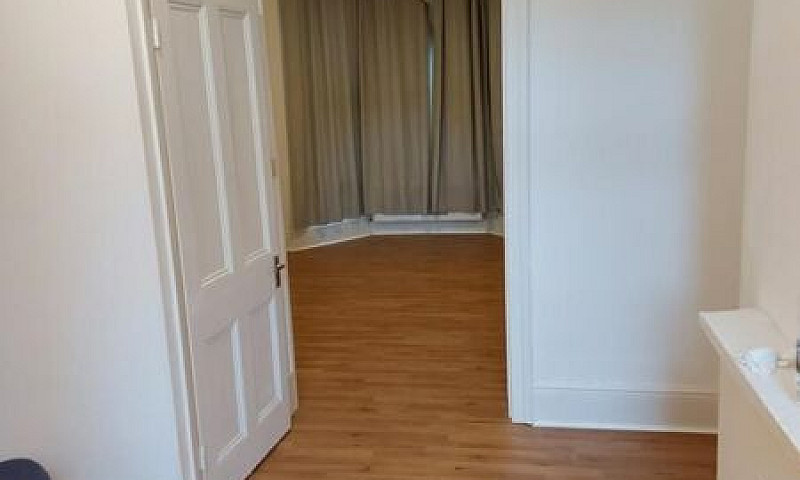 2 Bedroom Flat In Le...