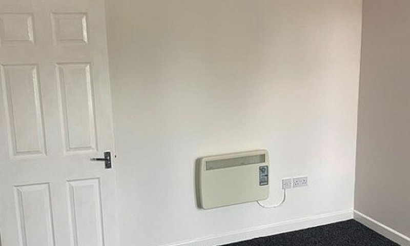 2 Bedroom Flat In Wh...