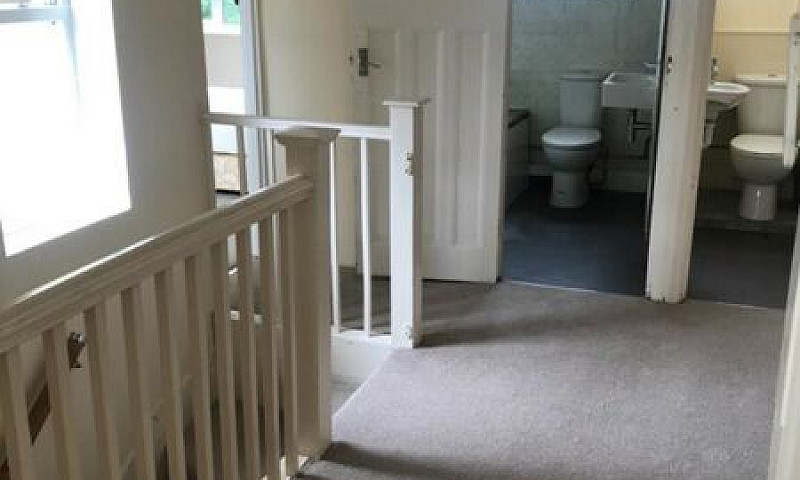 2 Bedroom Flat In Lo...