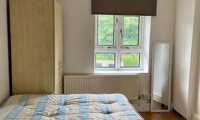 4 Bedroom Flat In Hi...
